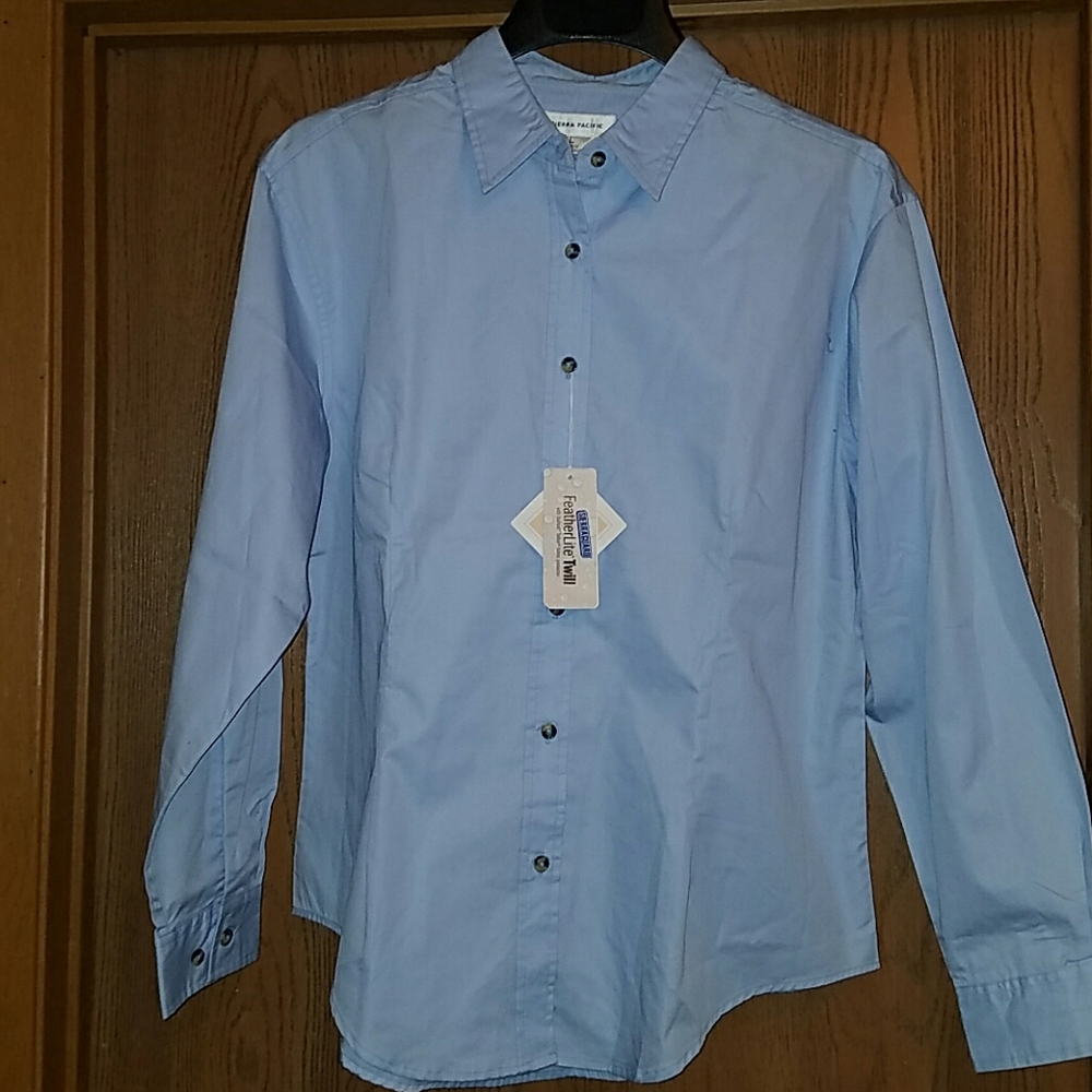 Sierra Pacific blue button down blouse